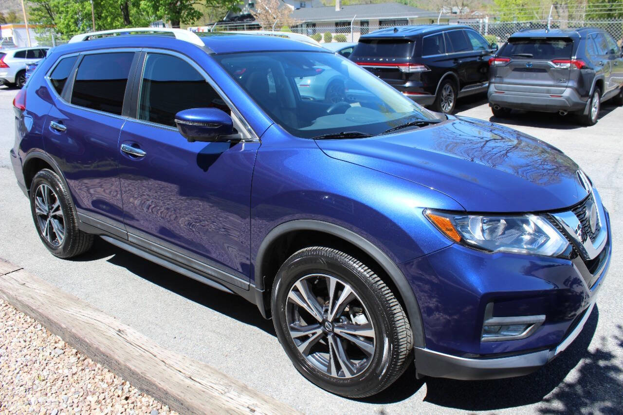 Used 2020 Nissan Rogue SV w/ Sun & Sound Touring Package AWD/4WD image 5