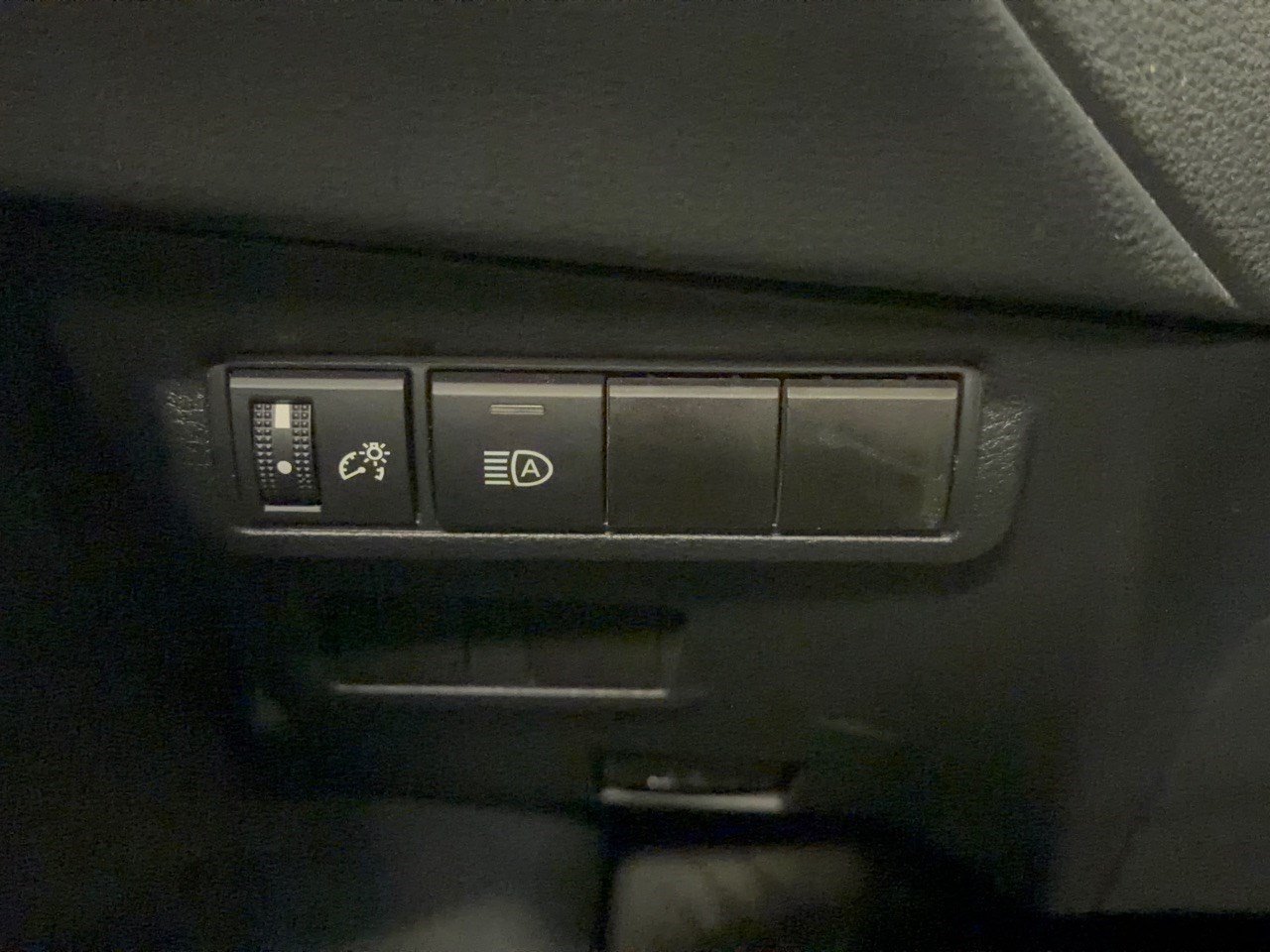 Used 2023 Toyota Corolla Cross LE AWD/4WD image 33