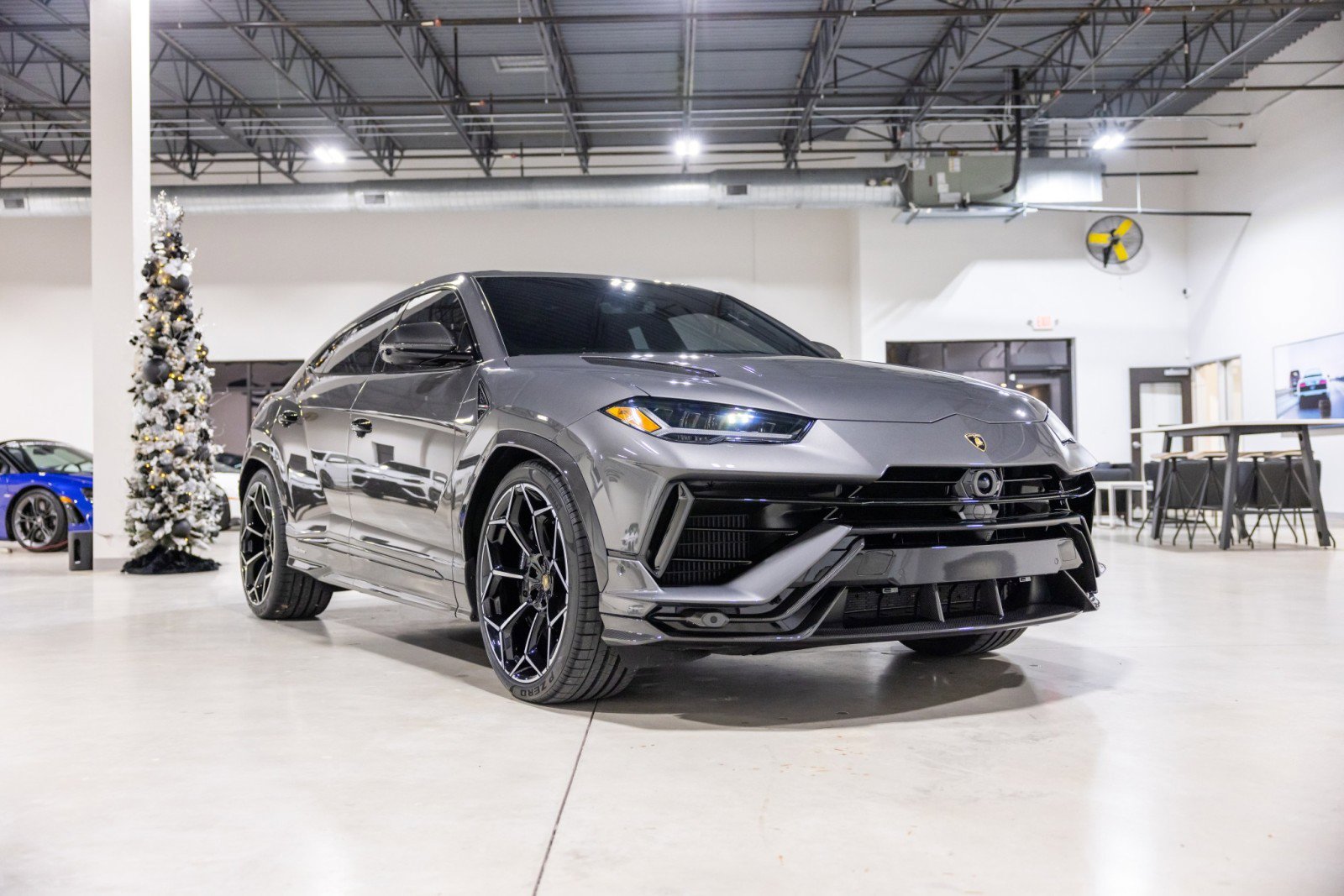 Used 2023 Lamborghini Urus Performante image 3