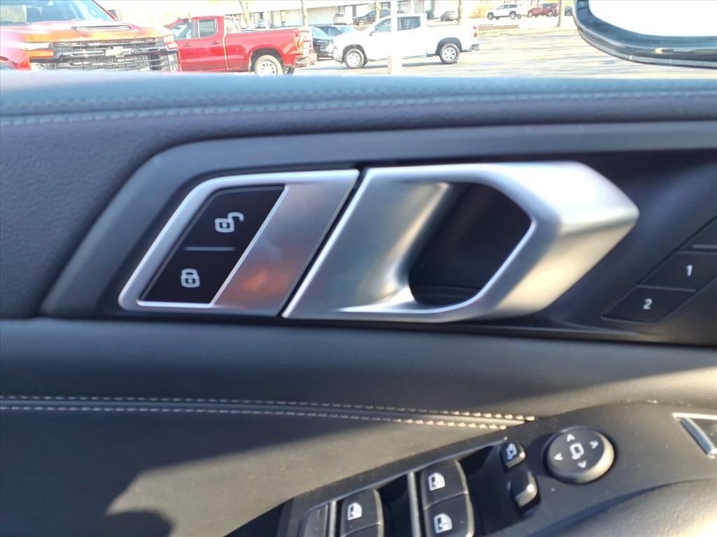 Used 2023 BMW X5 xDrive40i w/ Premium Package image 16