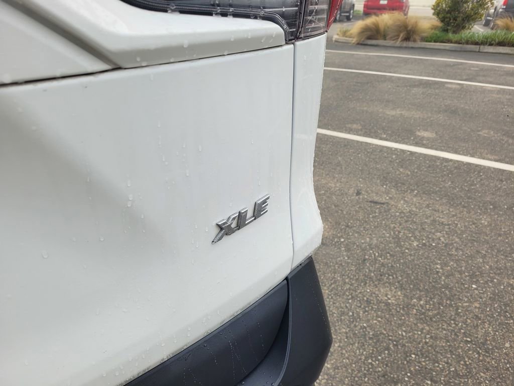 Used 2019 Toyota RAV4 XLE w/ Carpet Mat Package image 7