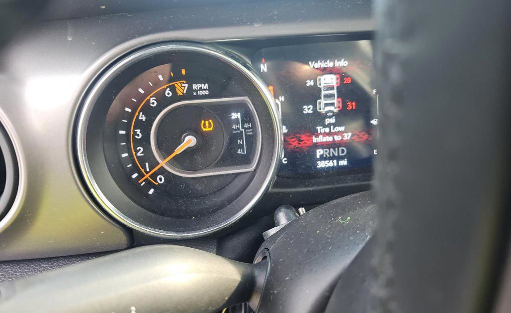 Used 2022 Jeep Wrangler Unlimited Sport AWD/4WD image 15