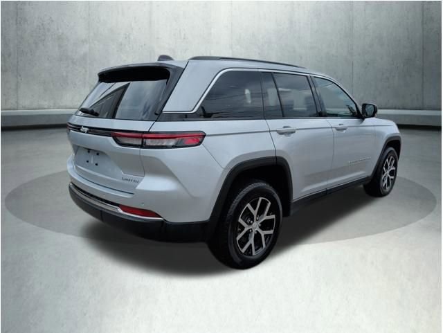 Used 2025 Jeep Grand Cherokee Limited AWD/4WD image 6