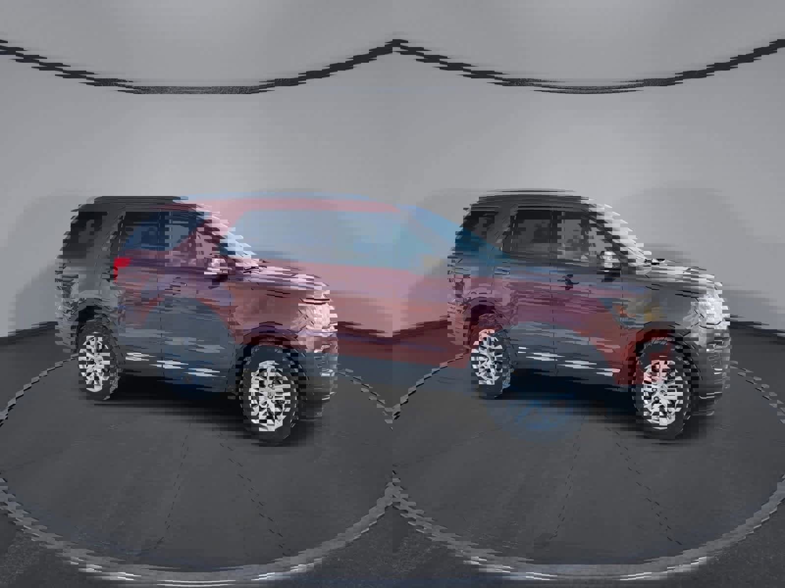 Used 2018 Ford Explorer XLT w/ Equipment Group 202A image 9