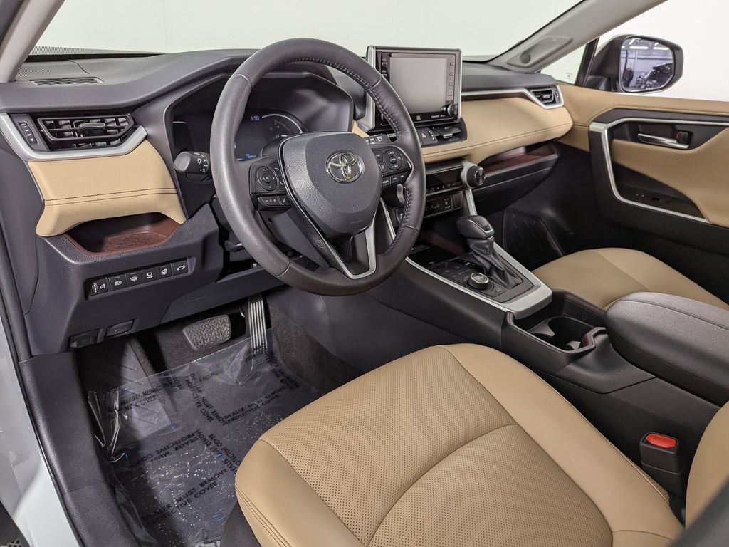 Used 2020 Toyota RAV4 Limited AWD/4WD image 17