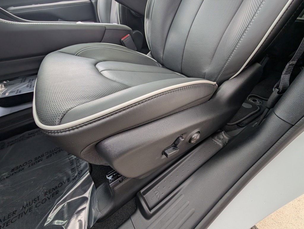 New 2026 Chrysler Pacifica Limited image 14