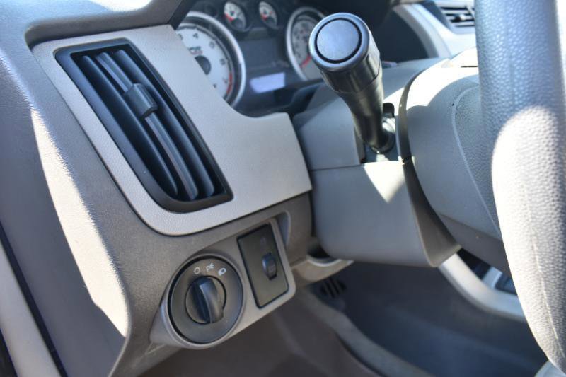 Used 2010 Ford Focus SE image 25