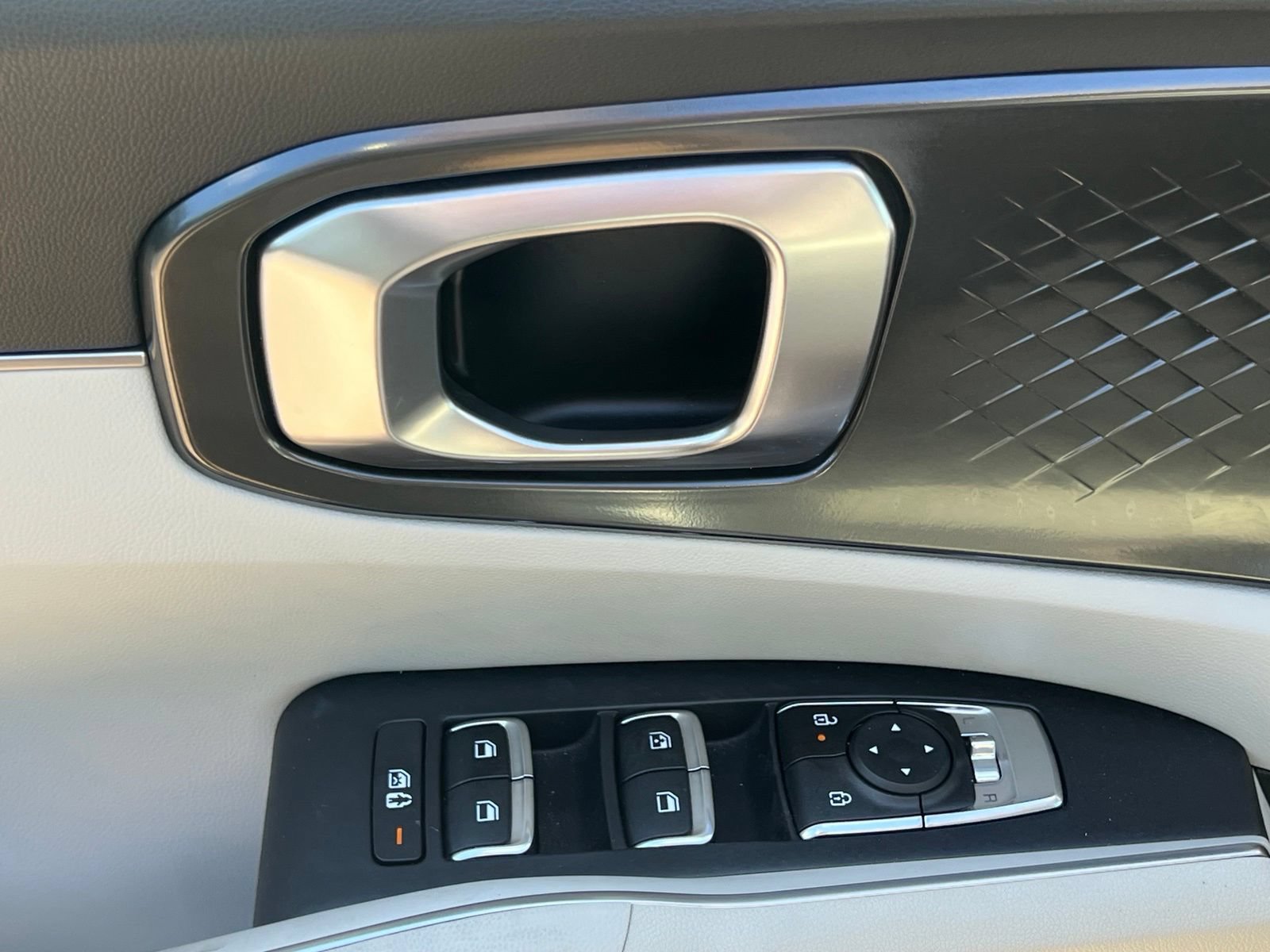 Used 2025 Kia Sorento S FWD image 23