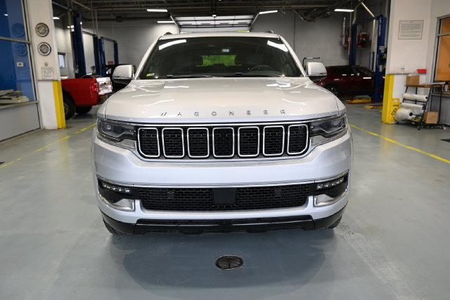 Used 2022 Jeep Wagoneer Series I AWD/4WD image 2