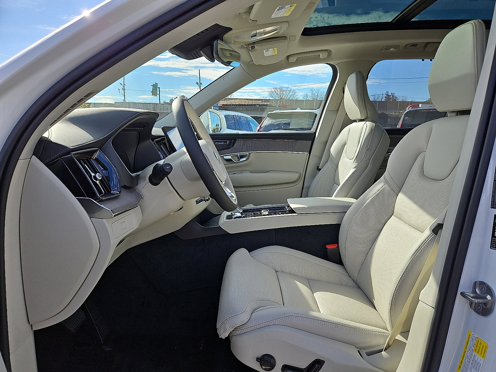 New 2026 Volvo XC90 B6 Ultra w/ Protection Package image 11