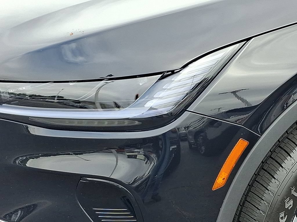 Certified 2025 Lincoln Nautilus Premier AWD/4WD image 9