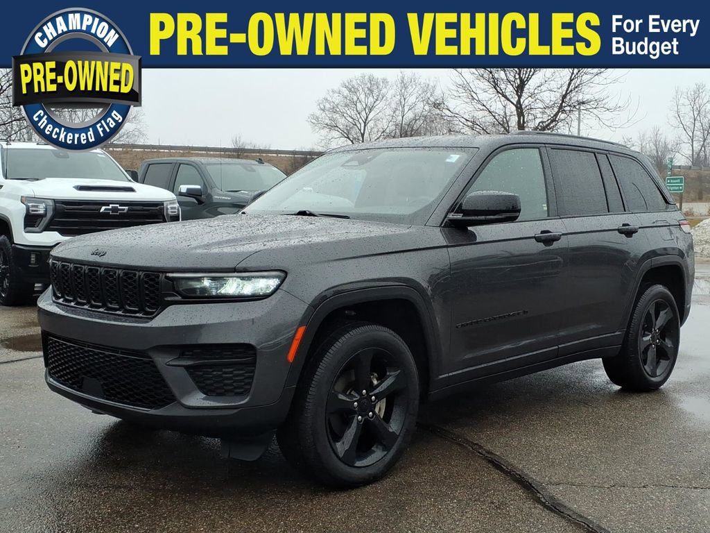 Used 2023 Jeep Grand Cherokee Altitude image 1