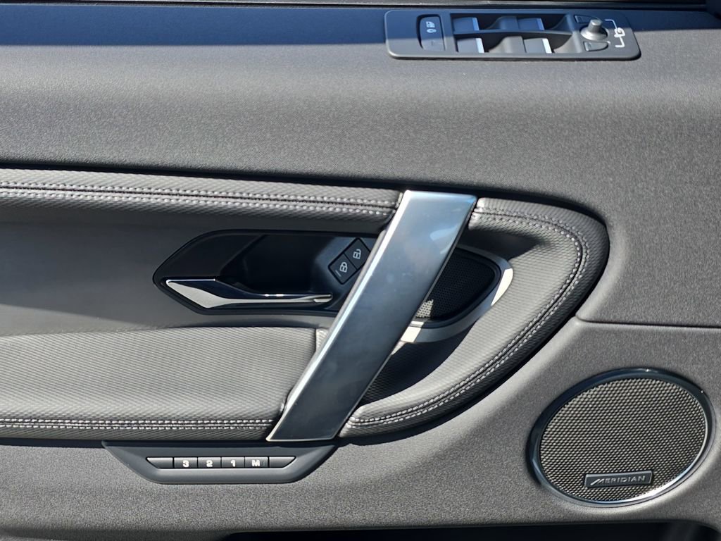 New 2026 Land Rover Discovery Sport Landmark image 28