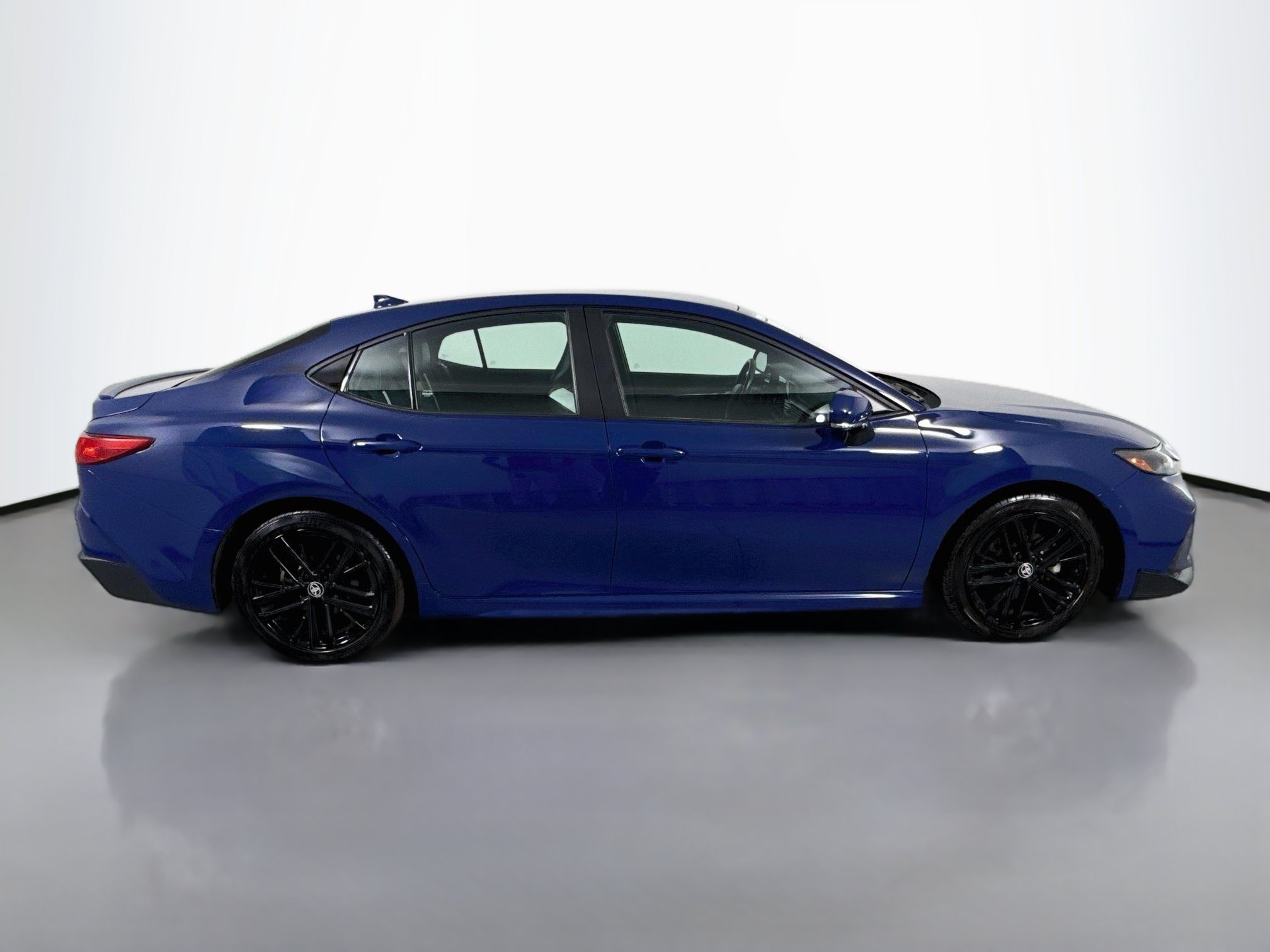 Used 2025 Toyota Camry SE FWD image 8