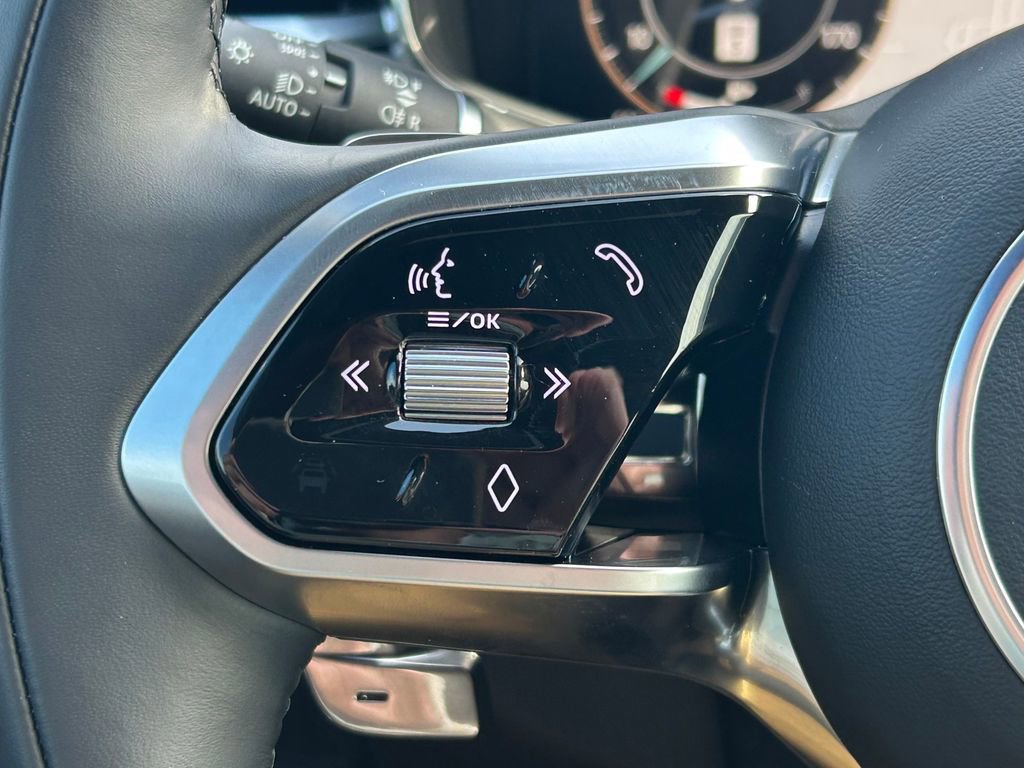 Used 2024 Jaguar F-PACE R-Dynamic S image 41