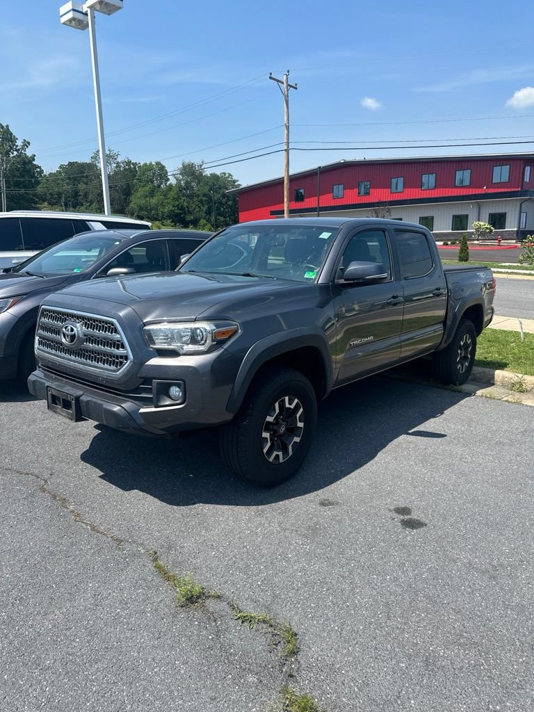 Used 2017 Toyota Tacoma TRD Off-Road w/ Premium & Technology Package AWD/4WD image 1