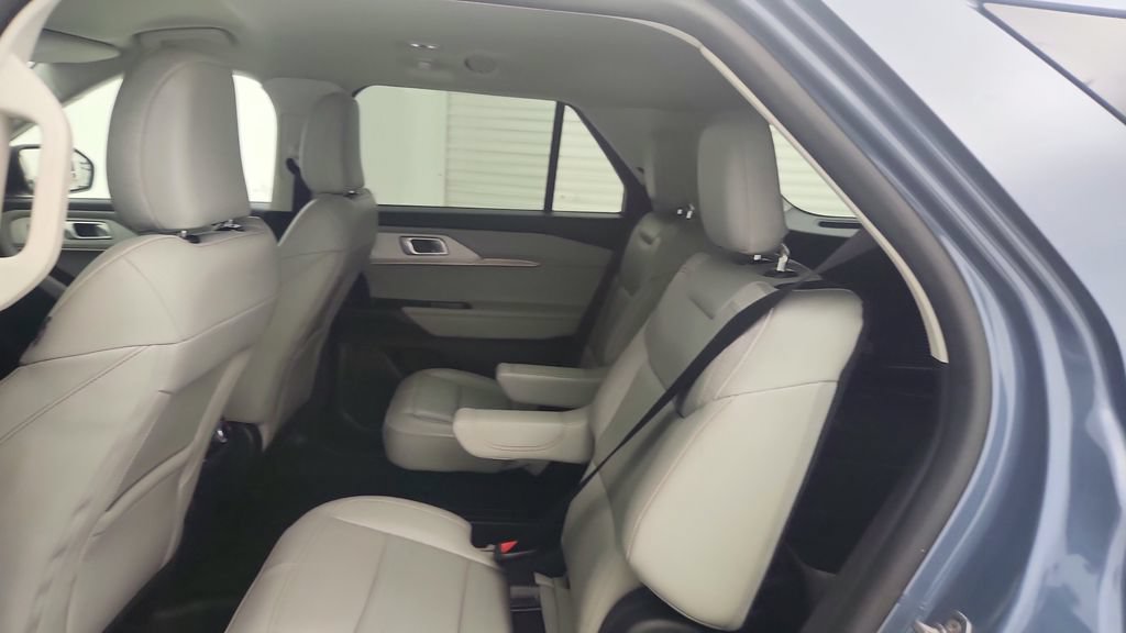 Used 2025 Ford Explorer Active w/ Active Comfort Package RWD image 21
