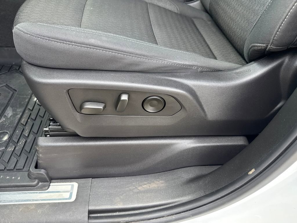 Used 2024 Chevrolet Silverado 1500 LT AWD/4WD image 42