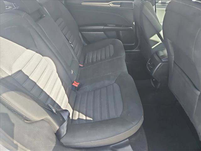 Used 2017 Ford Fusion SE w/ Fusion SE Technology Package image 17