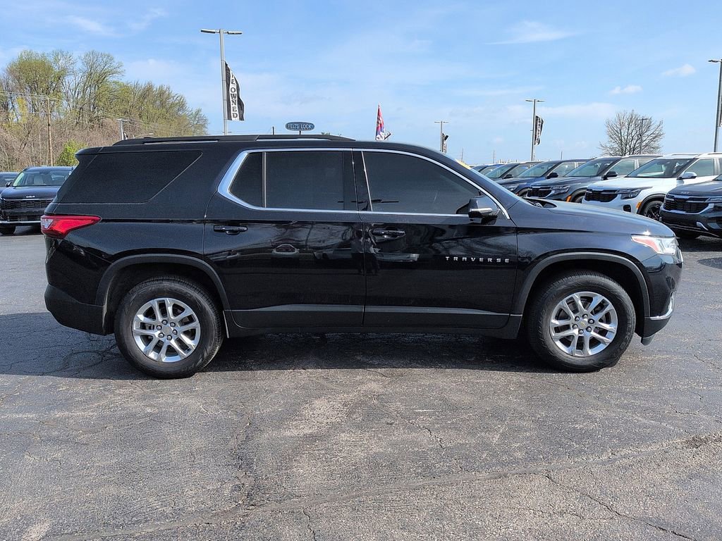 Used 2020 Chevrolet Traverse LT image 2