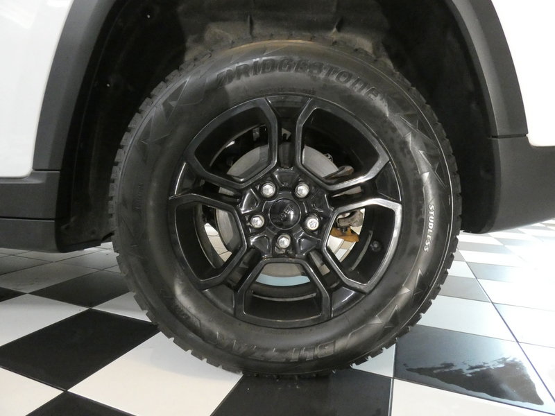 Used 2022 Jeep Grand Cherokee Trailhawk w/ Advanced Protech Group II AWD/4WD image 7