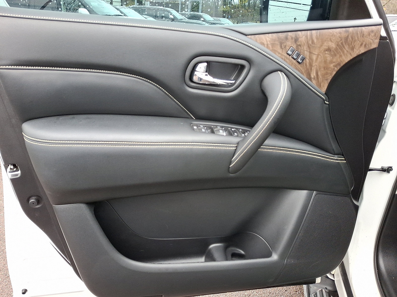 Used 2021 INFINITI QX80 Premium Select w/ All-Season Package image 13