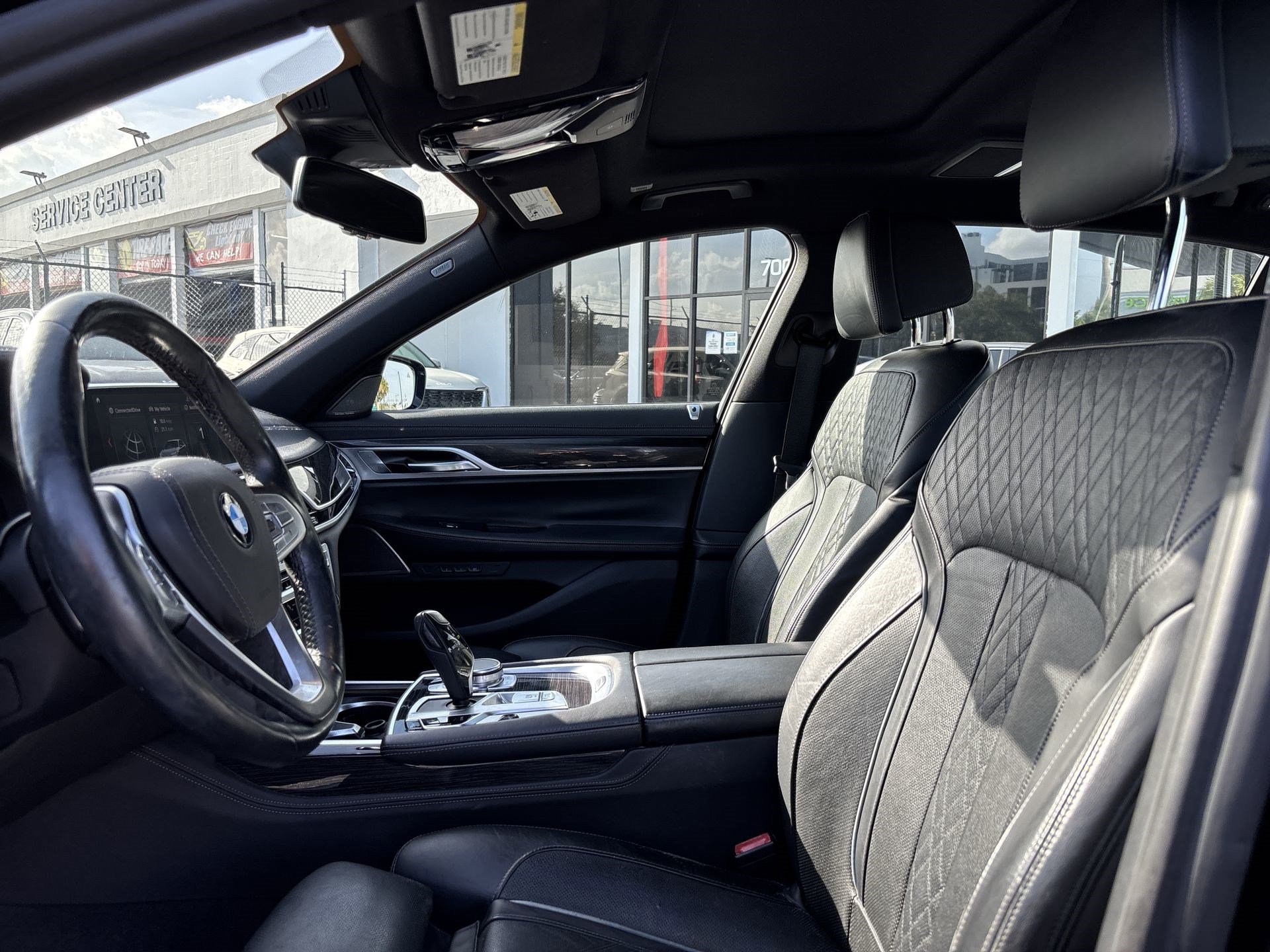 Used 2019 BMW 750i w/ M Sport Package RWD image 13