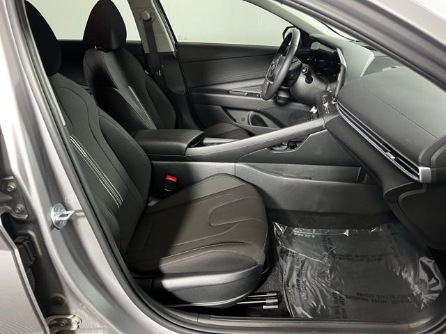 Used 2025 Hyundai Elantra SEL image 19