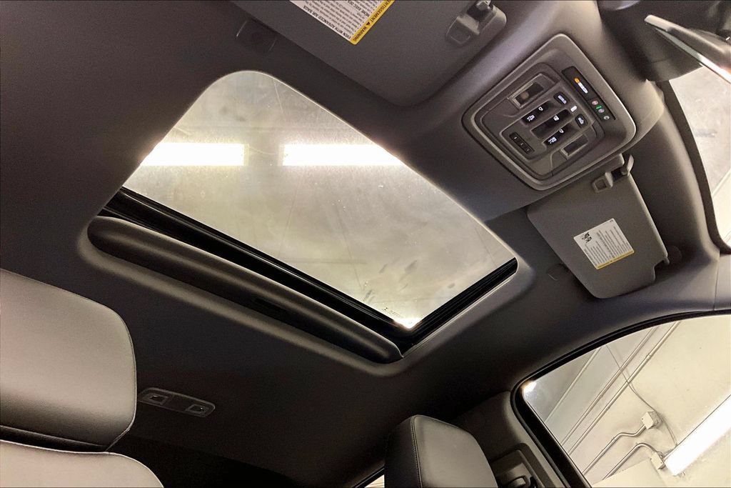 Used 2022 Chevrolet Silverado 1500 LT Trail Boss w/ LT Trail Boss Premium Package AWD/4WD image 28