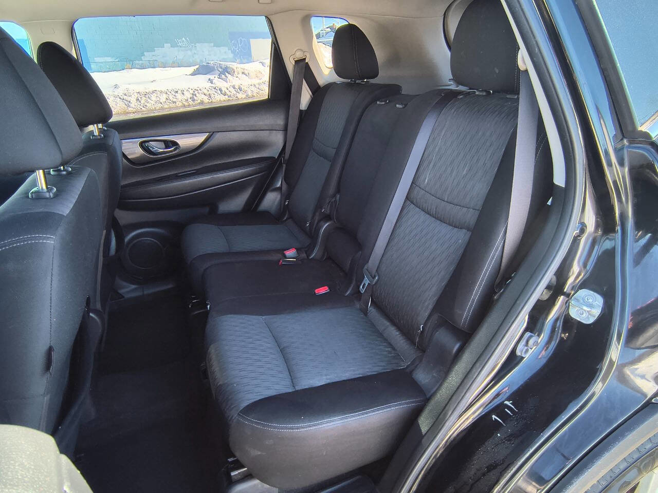 Used 2017 Nissan Rogue SV w/ SV Premium Package image 18