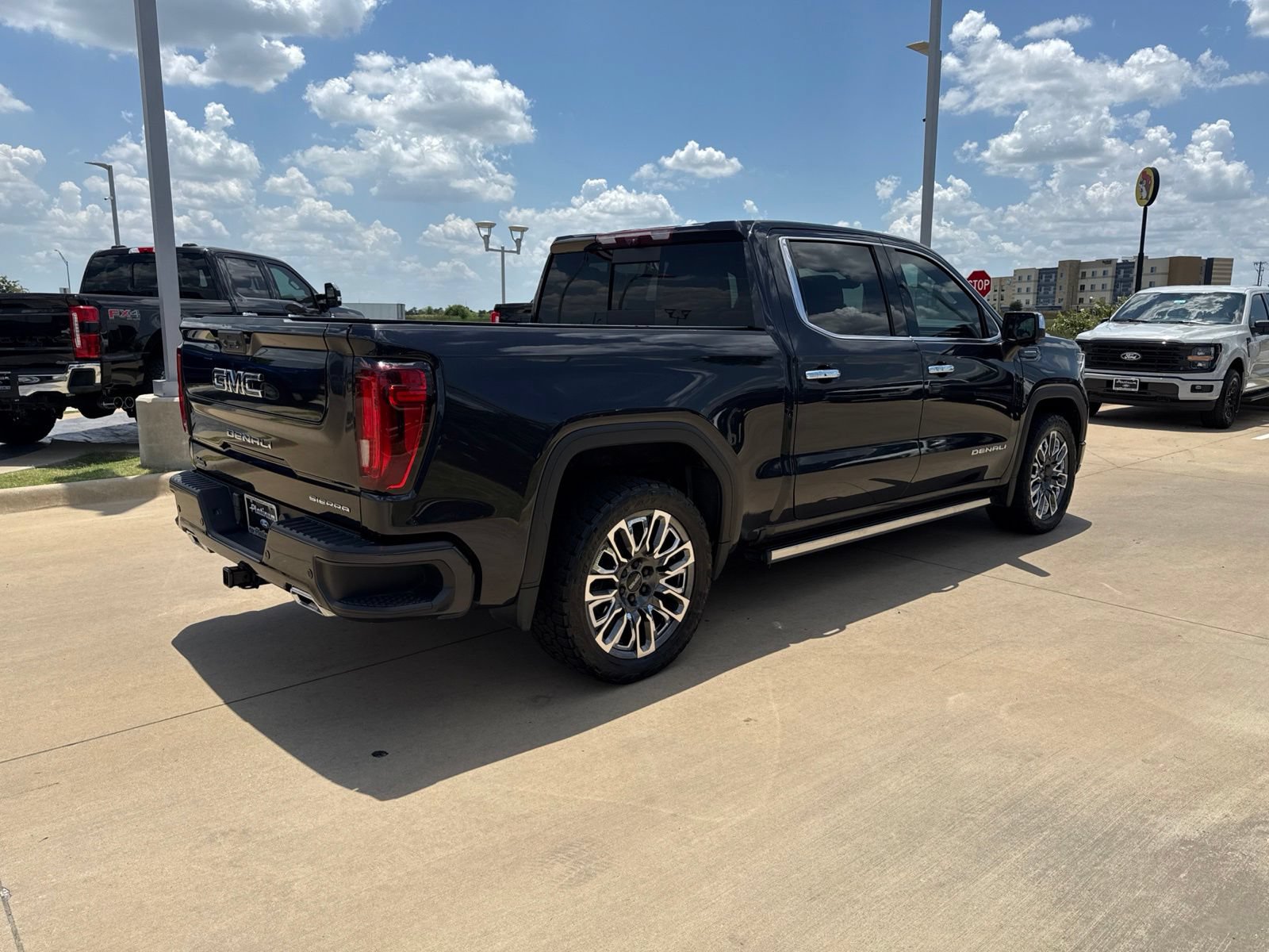 Used 2023 GMC Sierra 1500 Denali Ultimate AWD/4WD image 7