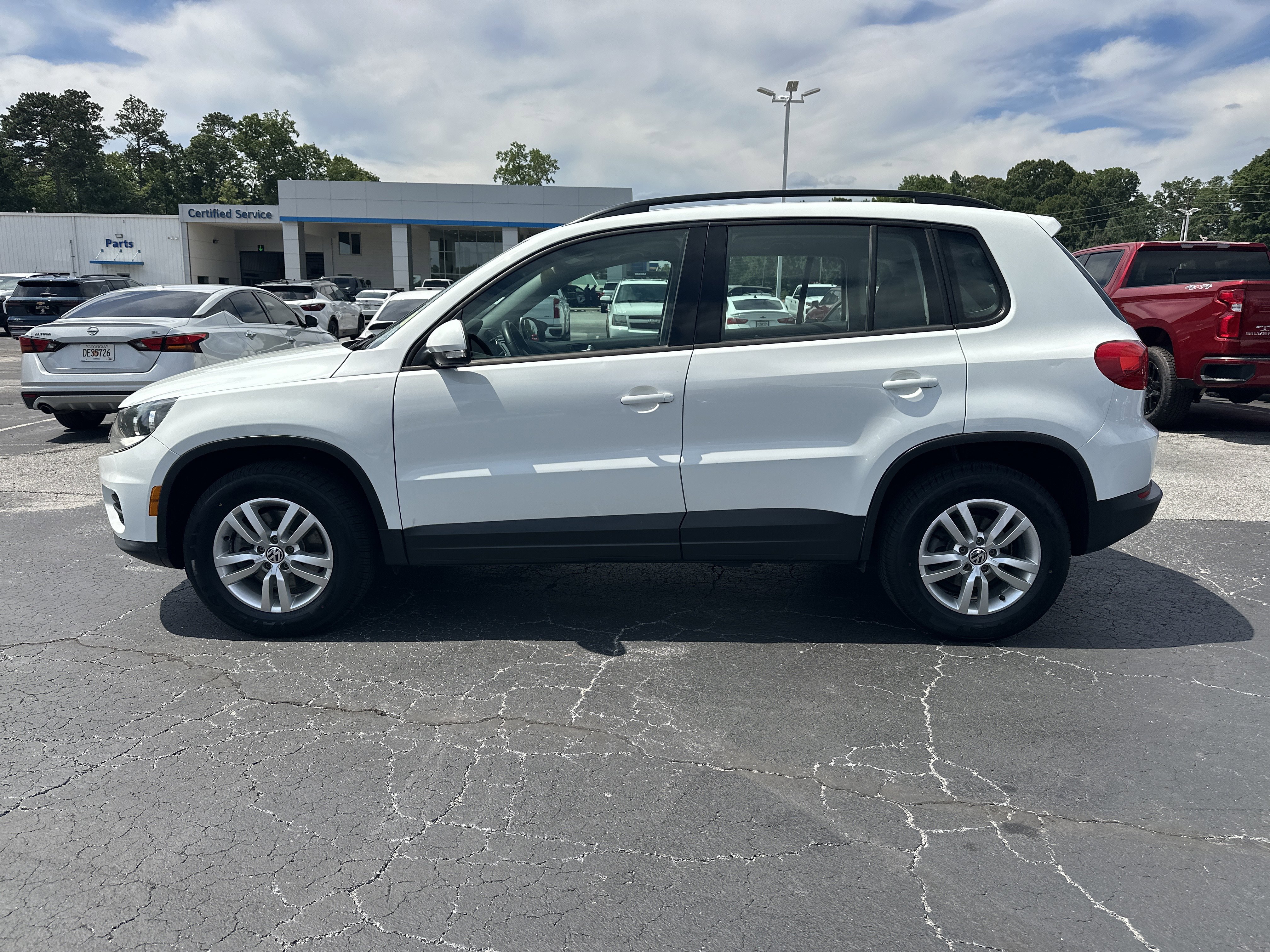 Used 2015 Volkswagen Tiguan SE FWD image 4