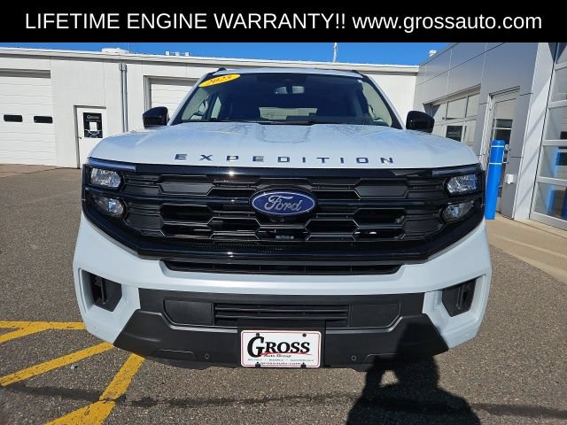 Used 2025 Ford Expedition Active AWD/4WD image 3