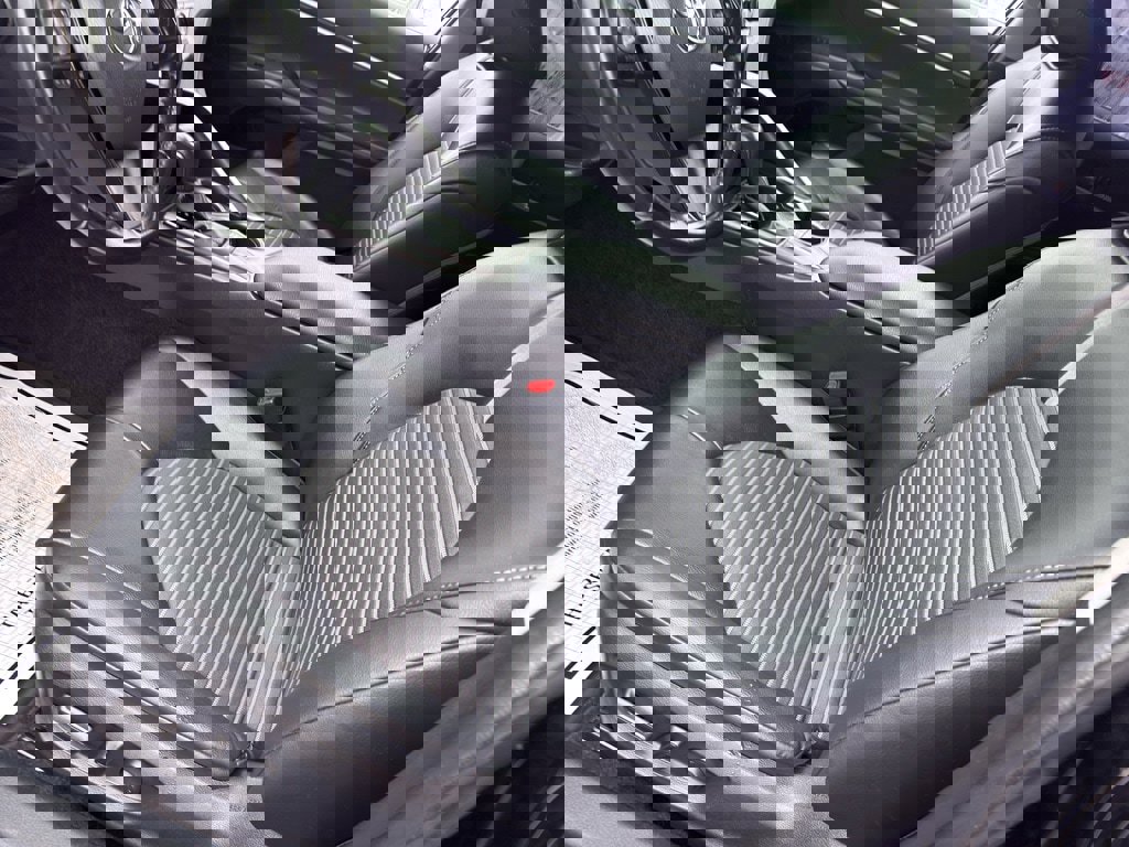 Used 2023 Toyota Camry SE image 9