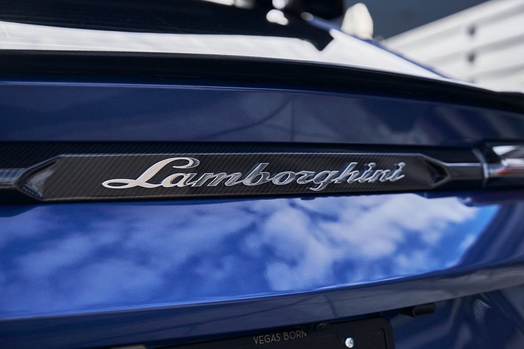 Used 2024 Lamborghini Urus Performante AWD/4WD image 17