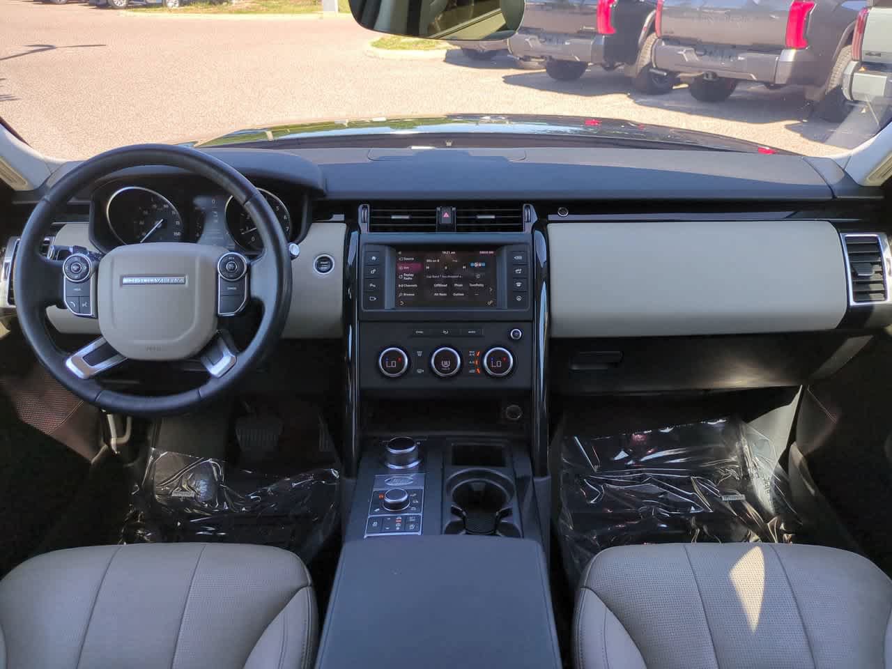 Used 2017 Land Rover Discovery SE AWD/4WD image 14