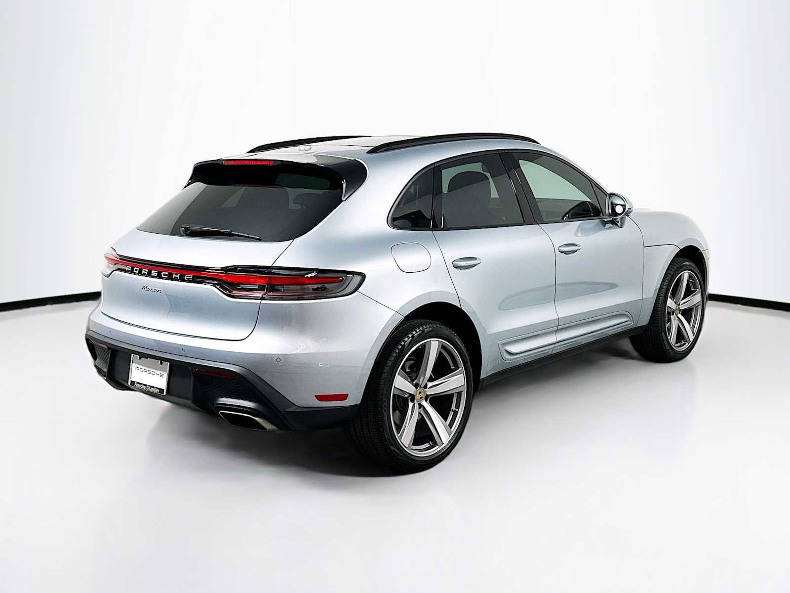 Certified 2025 Porsche Macan image 9