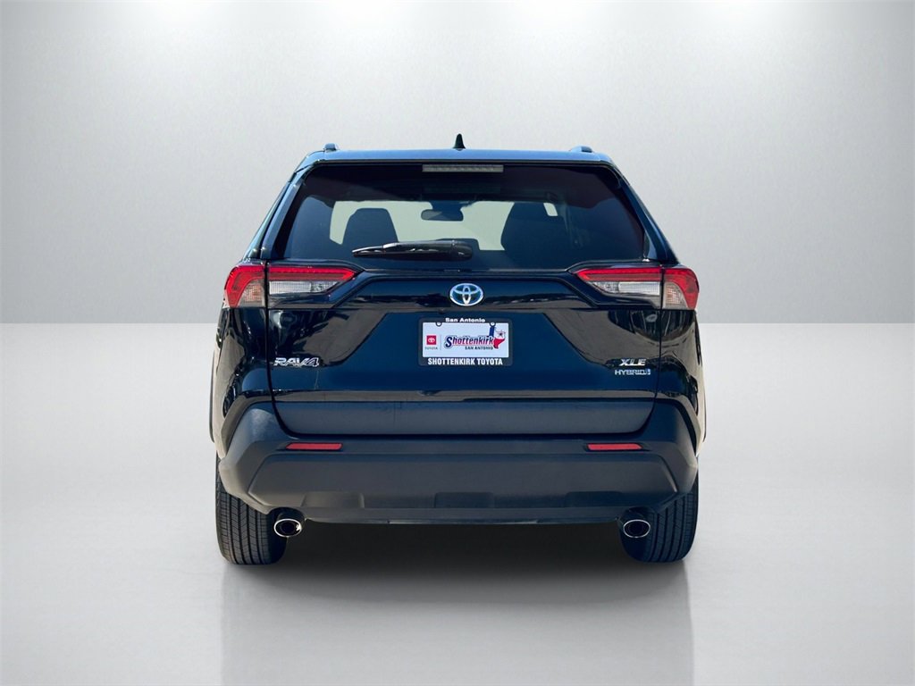 Used 2022 Toyota RAV4 XLE image 6