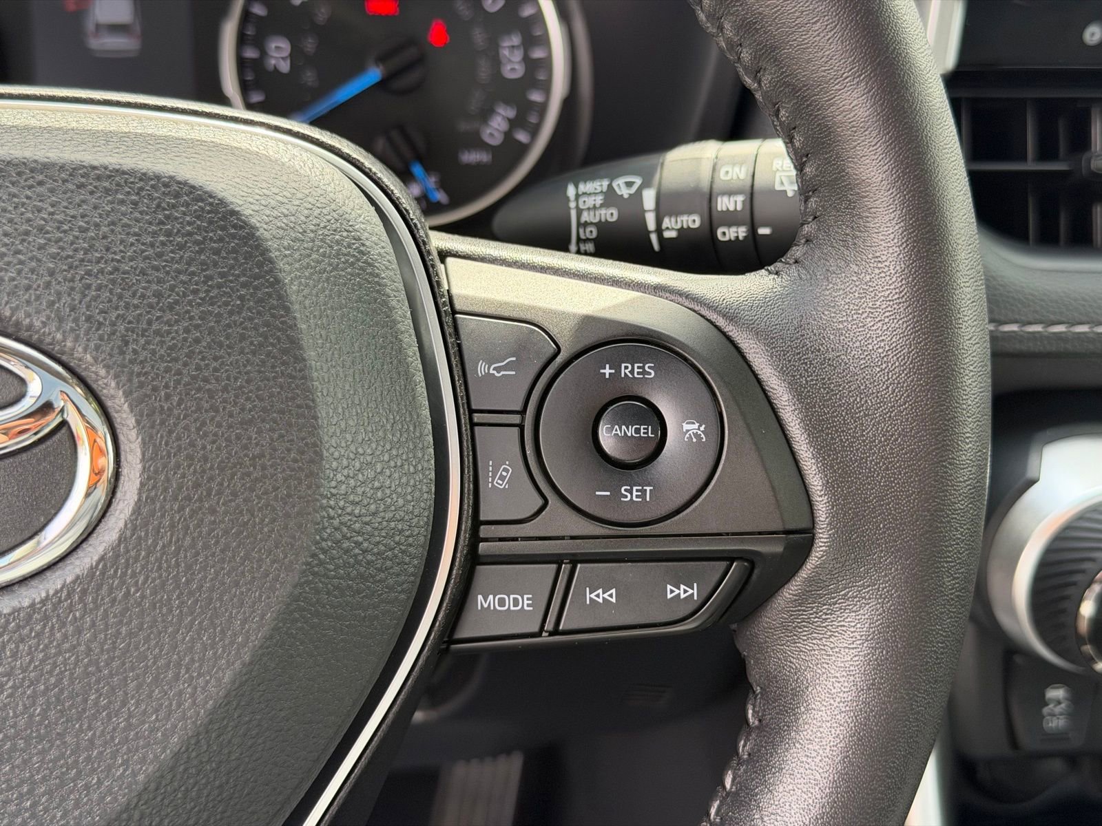 Used 2022 Toyota RAV4 XLE w/ Convenience Package image 18