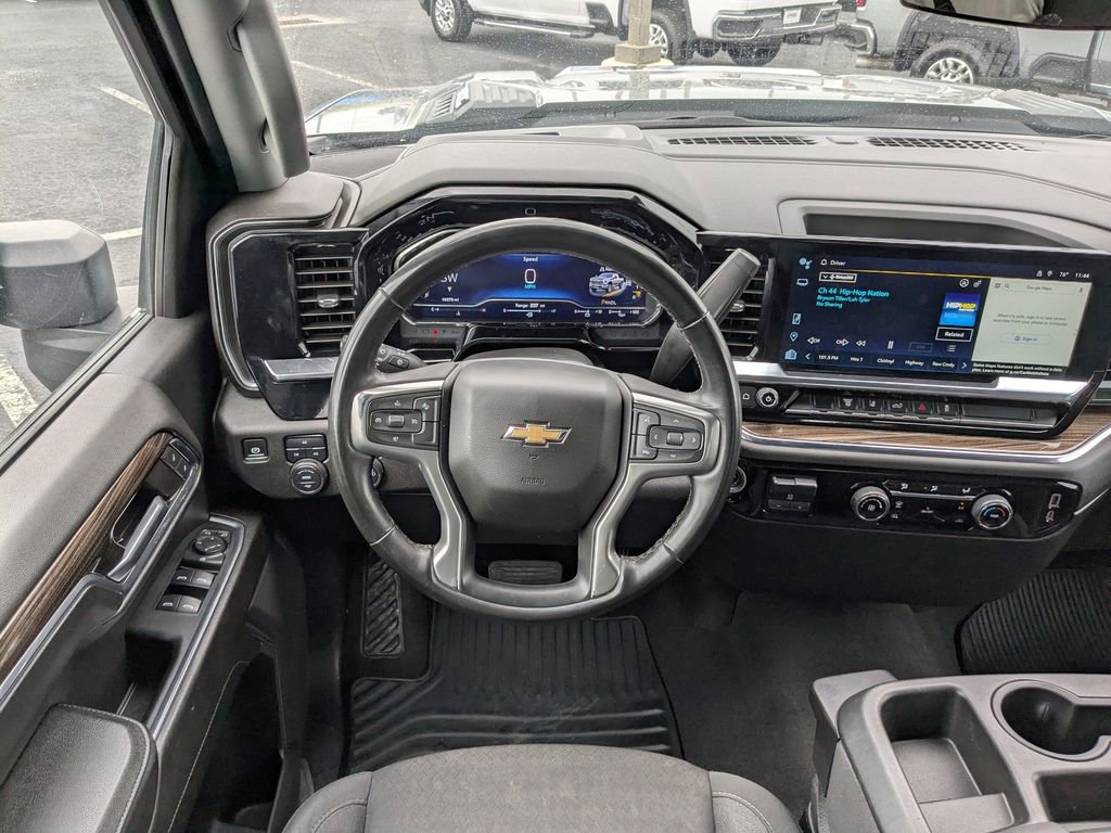Used 2024 Chevrolet Silverado 3500 LT image 16