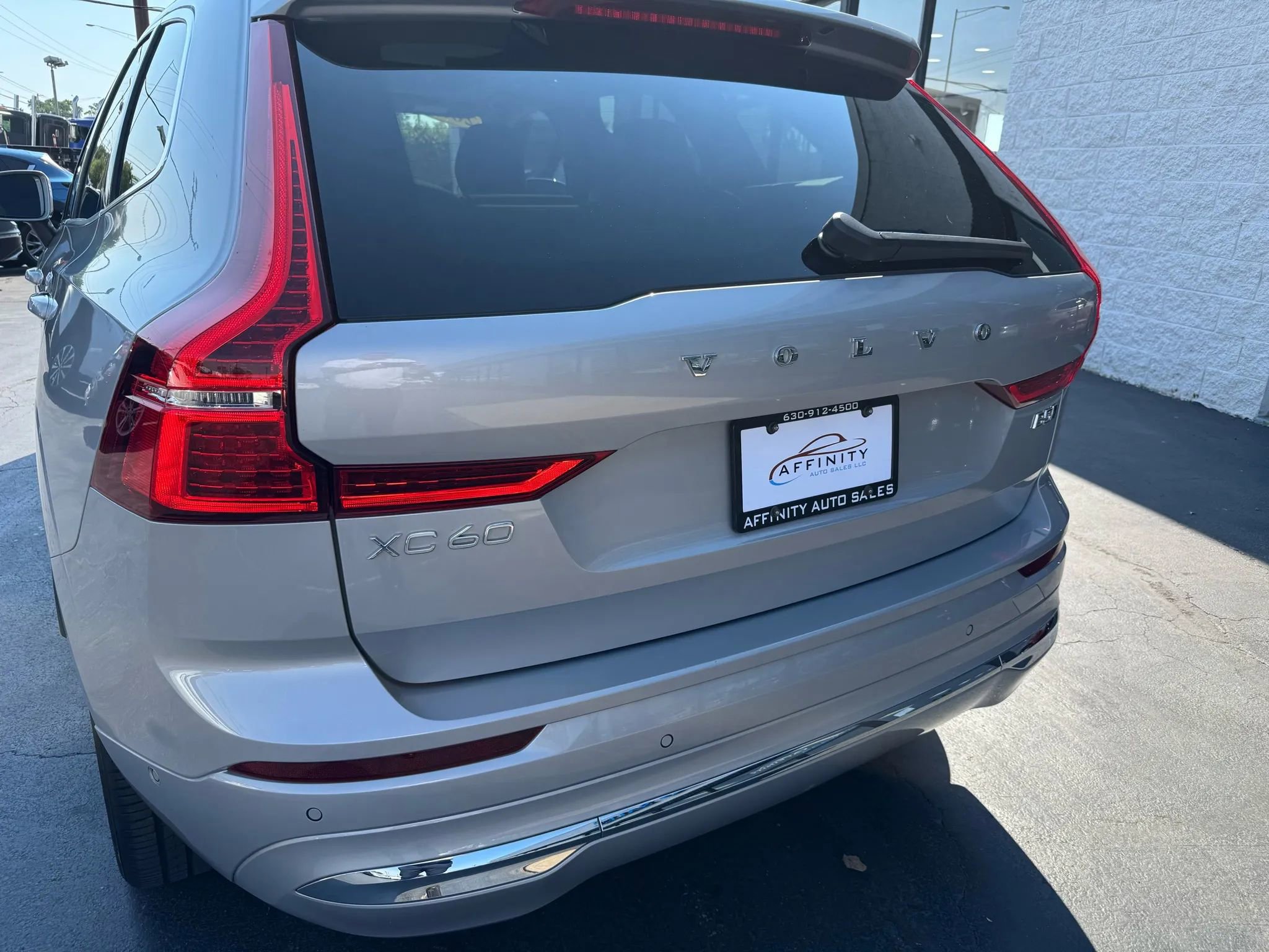 Used 2023 Volvo XC60 B5 Ultimate w/ Climate Package image 5