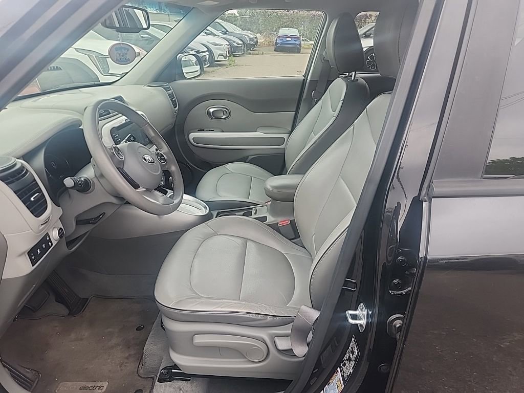 Certified 2017 Kia Soul EV + w/ Sun & Fun Package FWD image 18