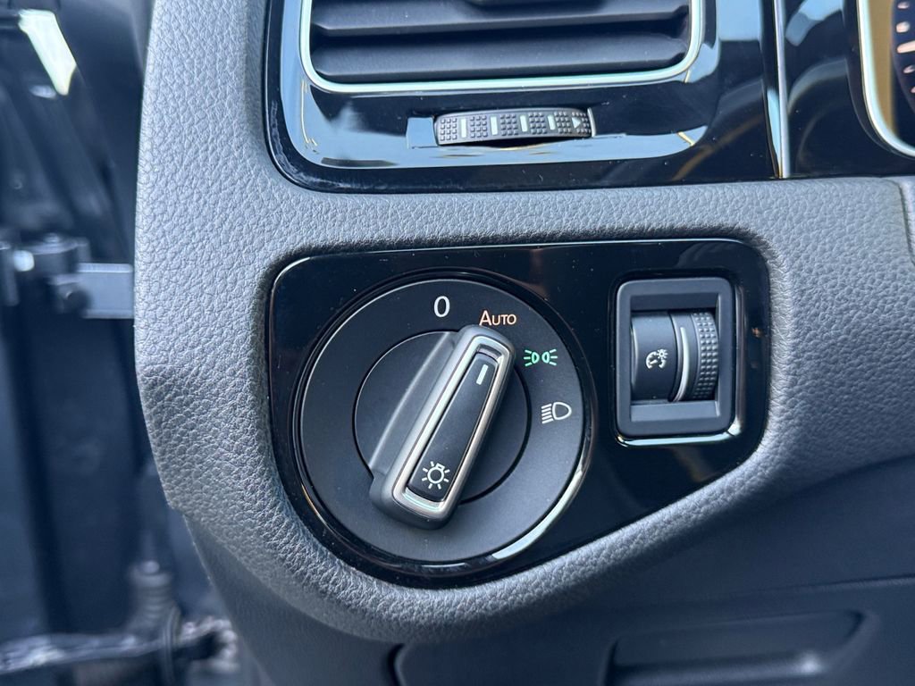 Used 2019 Volkswagen Golf R 4-Door image 26