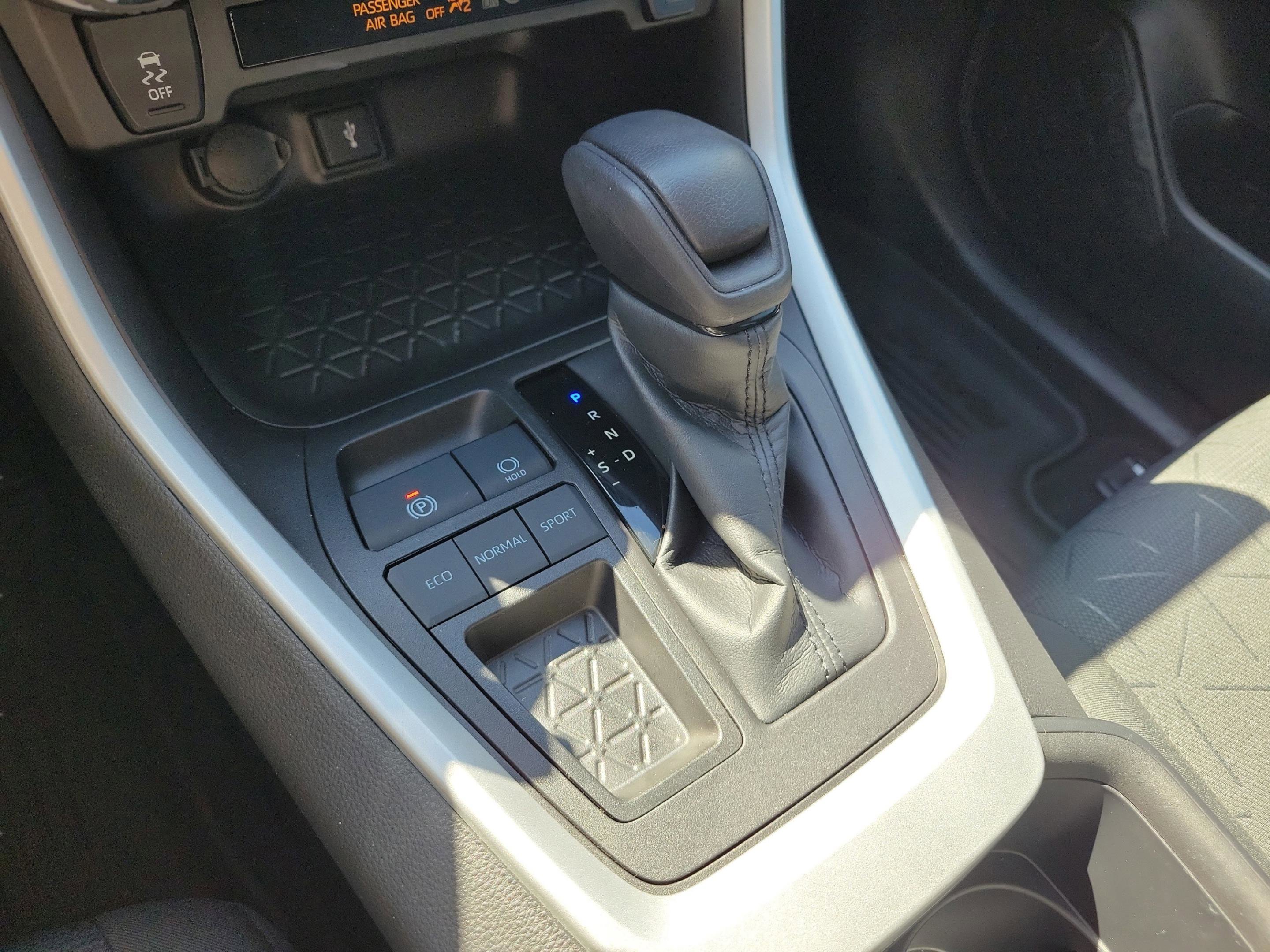 Used 2022 Toyota RAV4 XLE image 27