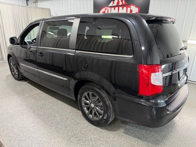 Used 2015 Chrysler Town & Country S w/ Driver Convenience Group FWD image 6