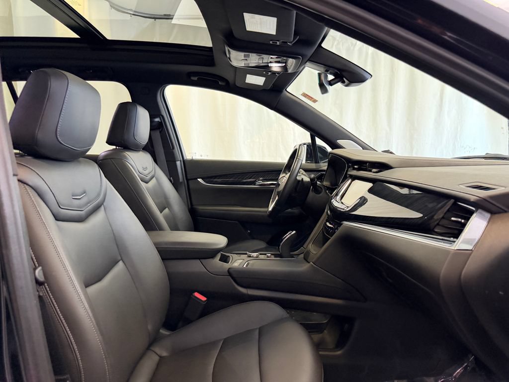 Used 2023 Cadillac XT6 Premium Luxury AWD/4WD image 16