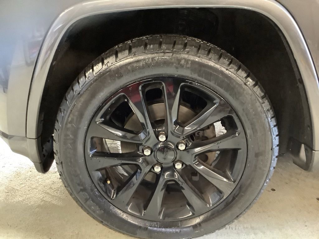 Certified 2020 Jeep Grand Cherokee Altitude AWD/4WD image 13