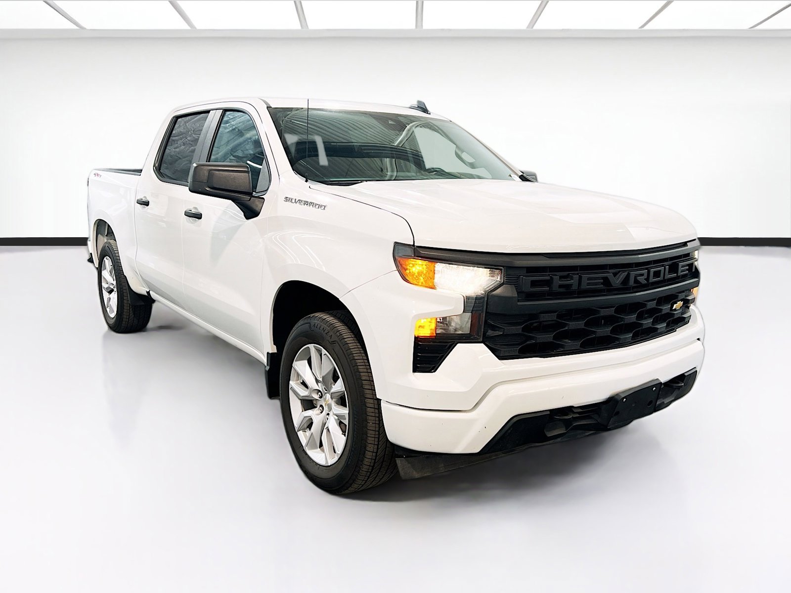 Used 2023 Chevrolet Silverado 1500 Custom image 3