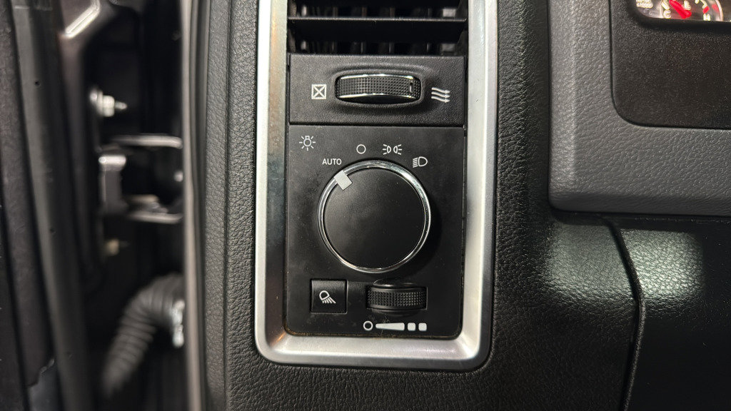 Used 2016 RAM 1500 Classic SLT image 19