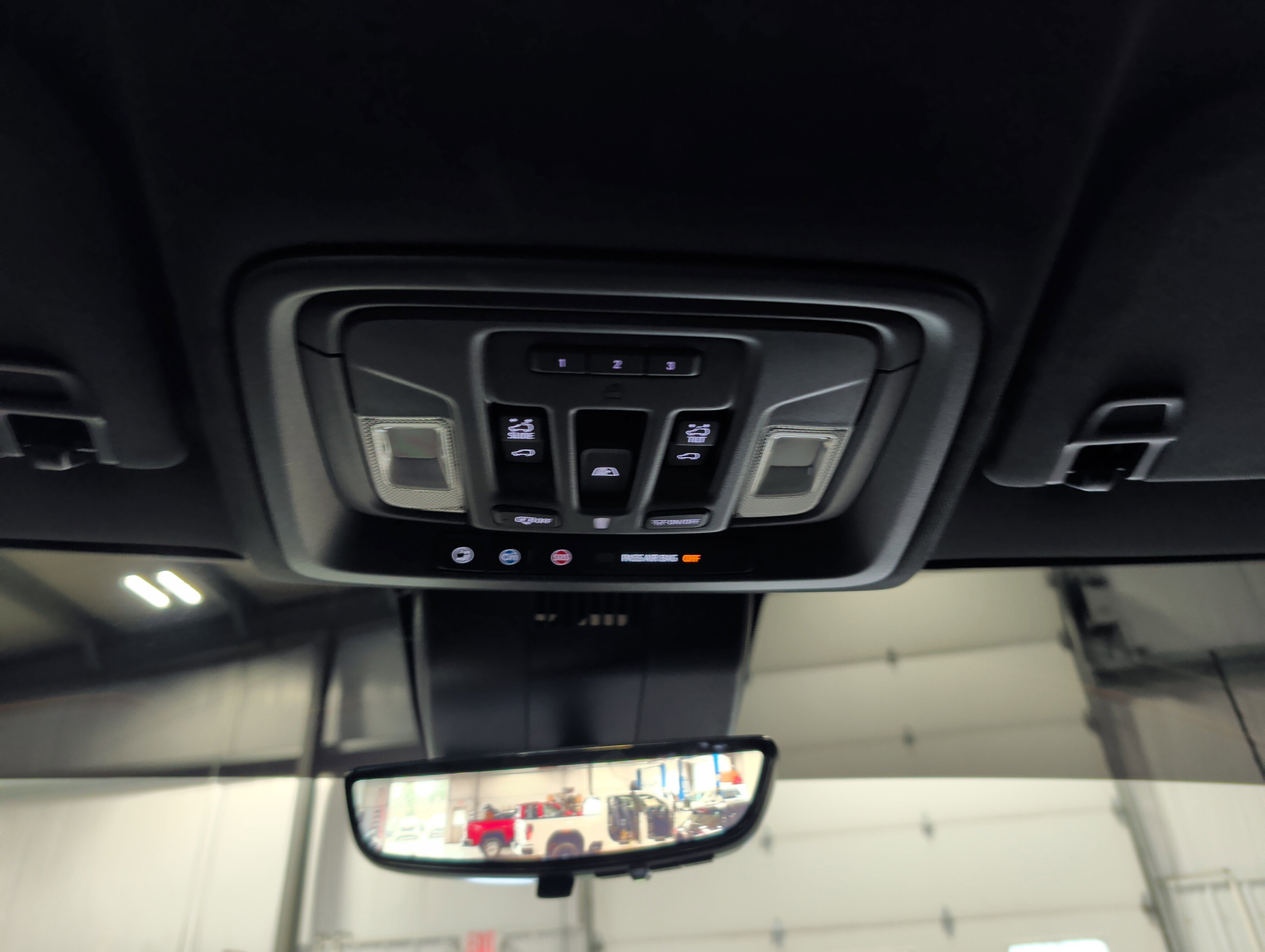 Used 2025 GMC Sierra 3500 AT4 w/ AT4 Premium Plus Package image 12